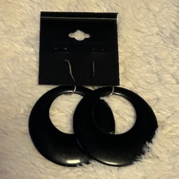 thick Black loop earings - Picture 2 of 2